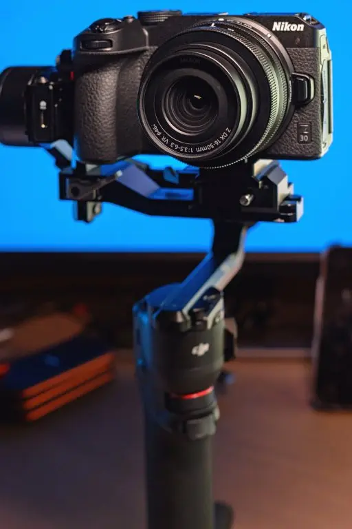Nikon Z30 mit DJI RS 3 Mini Nikon Z30 mit DJI RS 3 Mini